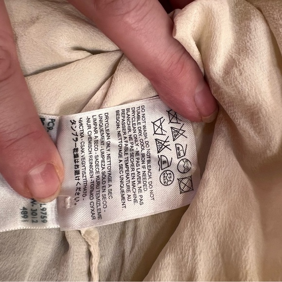 Levi's Women’s Cream Button-down shirt. Made & Crafted Shirt - Picture 9 of 10